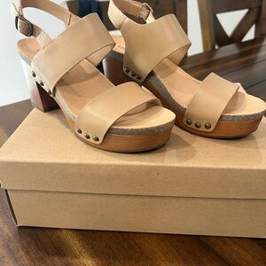 Lucky Brand Beige Platform Sandals with Wooden Block Heel